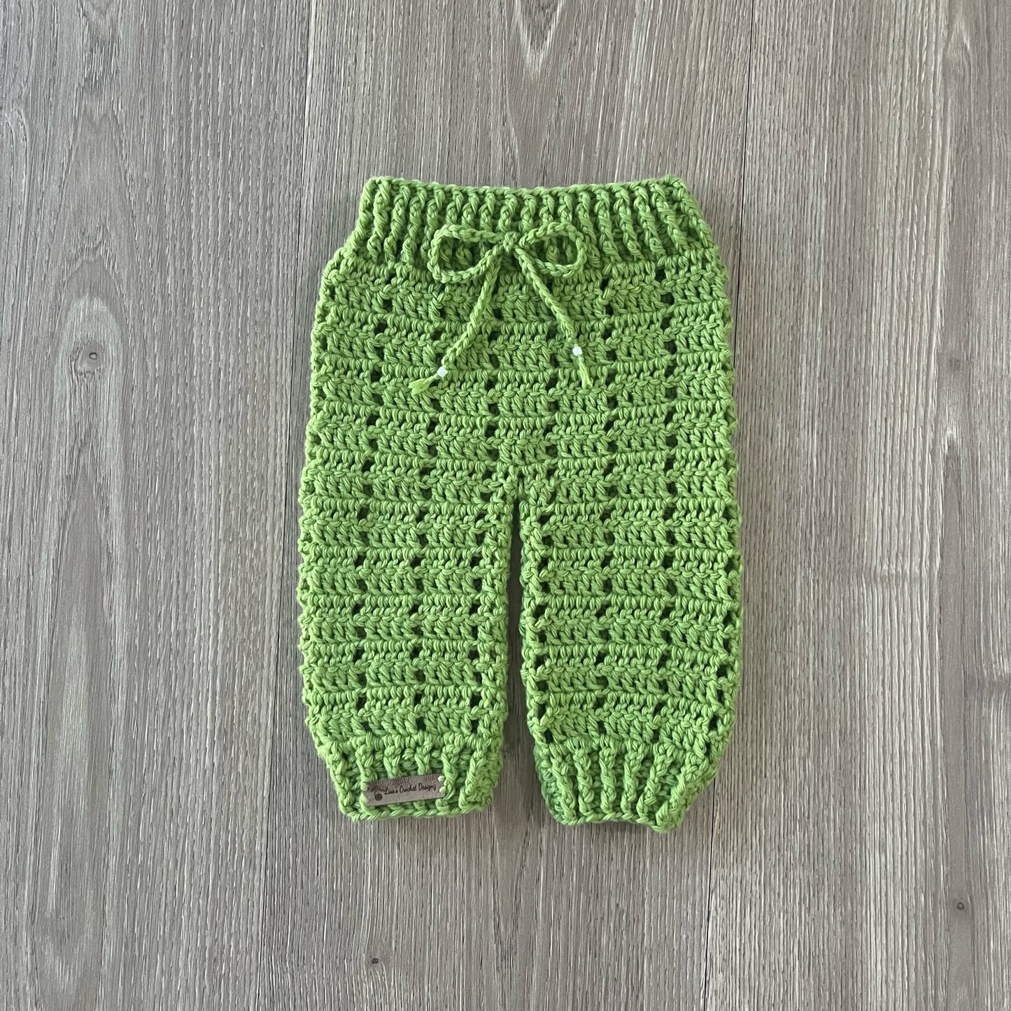 Apple crochet baby pants front