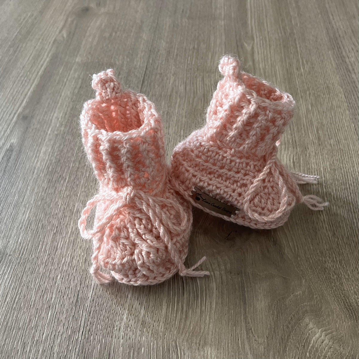 lola cabled crochet baby booites