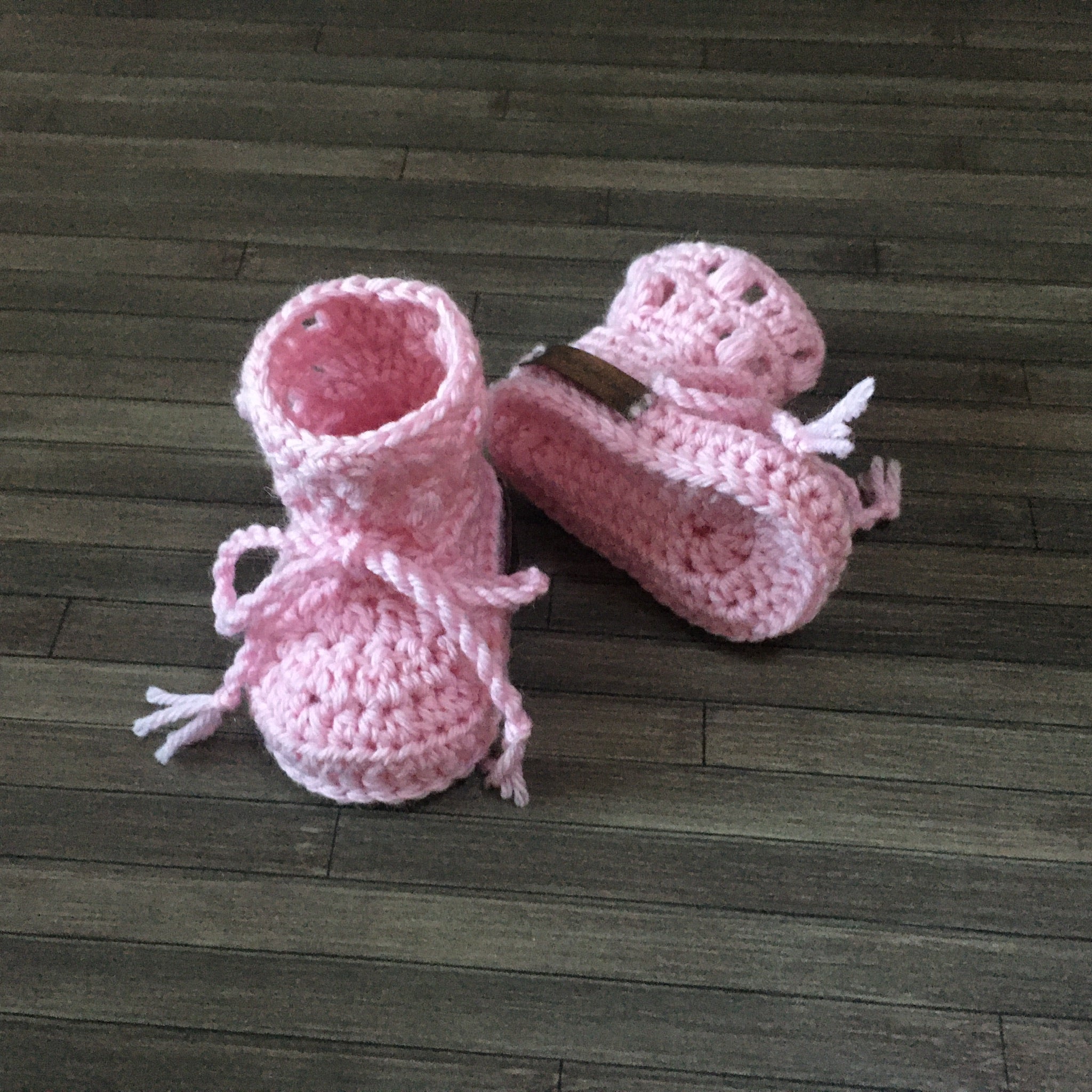 How to Crochet Nike Baby Sneakers with Free Pattern | Crochet baby shoes  pattern, Crochet baby shoes, Knit baby booties